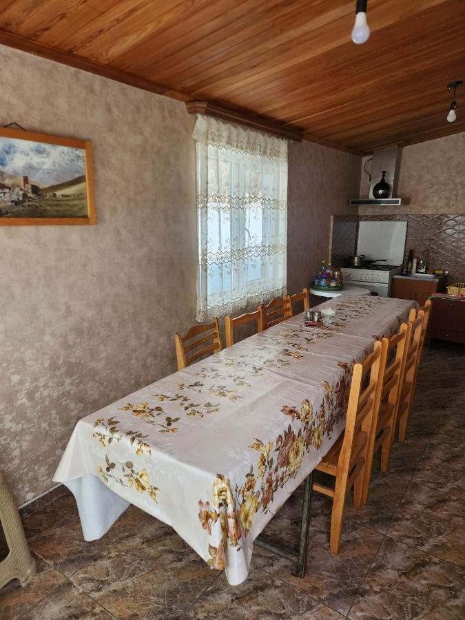Moon Night Hotel Kasbegi Buitenkant foto