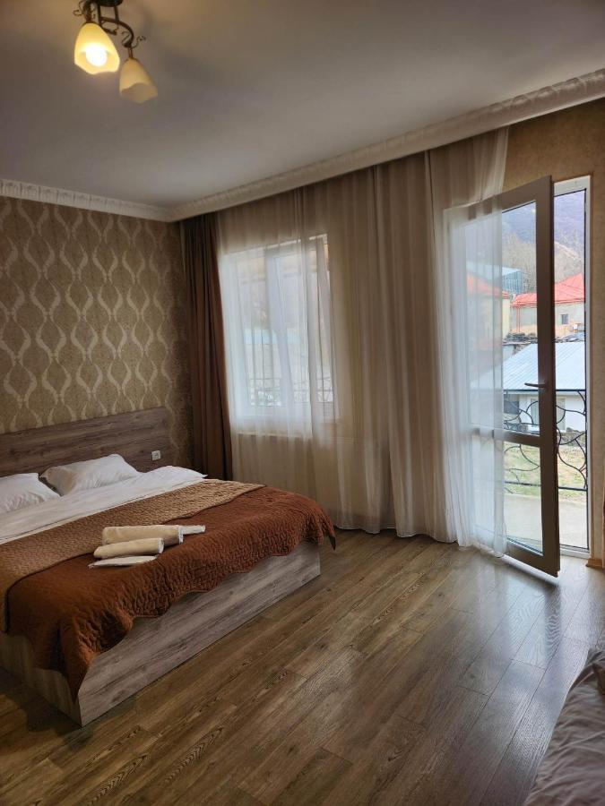 Moon Night Hotel Kasbegi Buitenkant foto