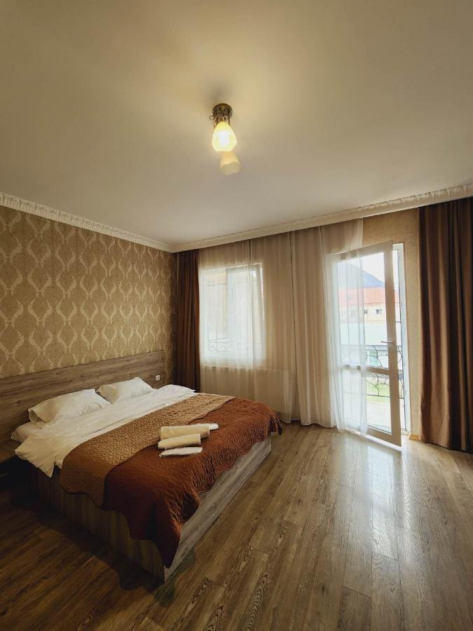 Moon Night Hotel Kasbegi Buitenkant foto